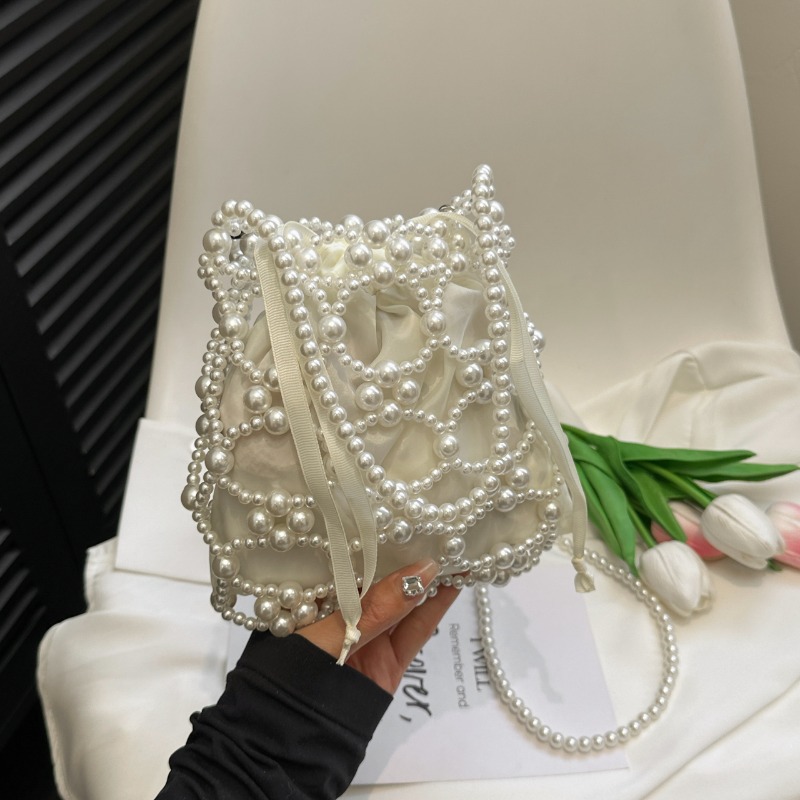 Luxury Bags On Sales - 화이트 비즈 버킷 숄더 및 크로스바디